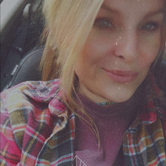 Meet your Posher, Brooke - Picture 2 of 2